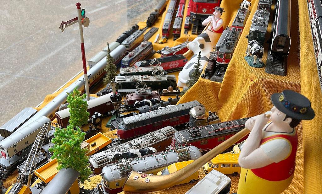 Neisser Modelleisenbahnen Schaufenster Sommer